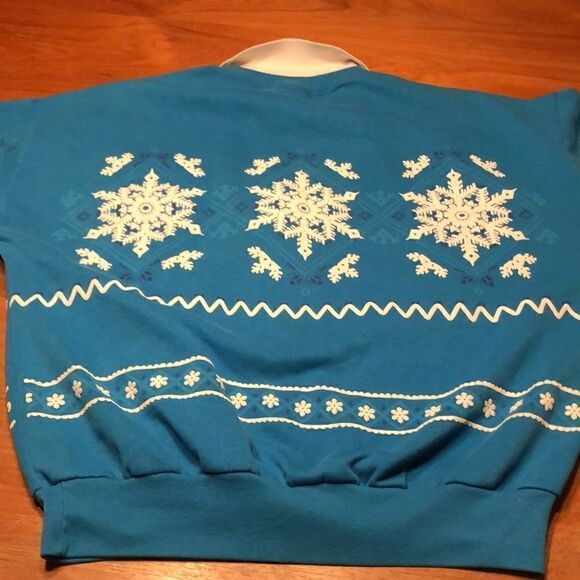 California Lifestyles vintage snowflake sweatshirt white featured in puff paint - Picture 3 of 10